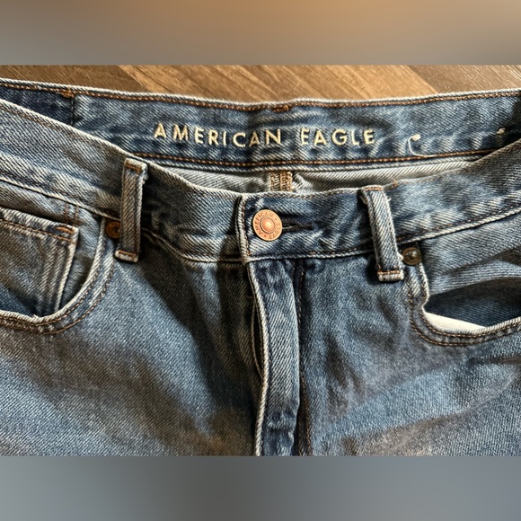 American Eagle - Women's Denim “Mom Short” (Size 8) - Picture 5 of 11